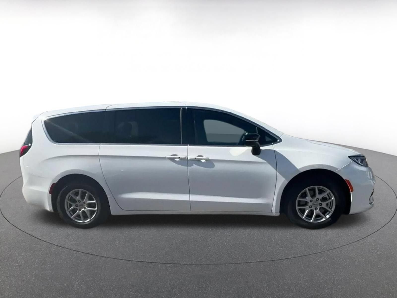 Thumbnail: 2025 Chrysler Pacifica - 15