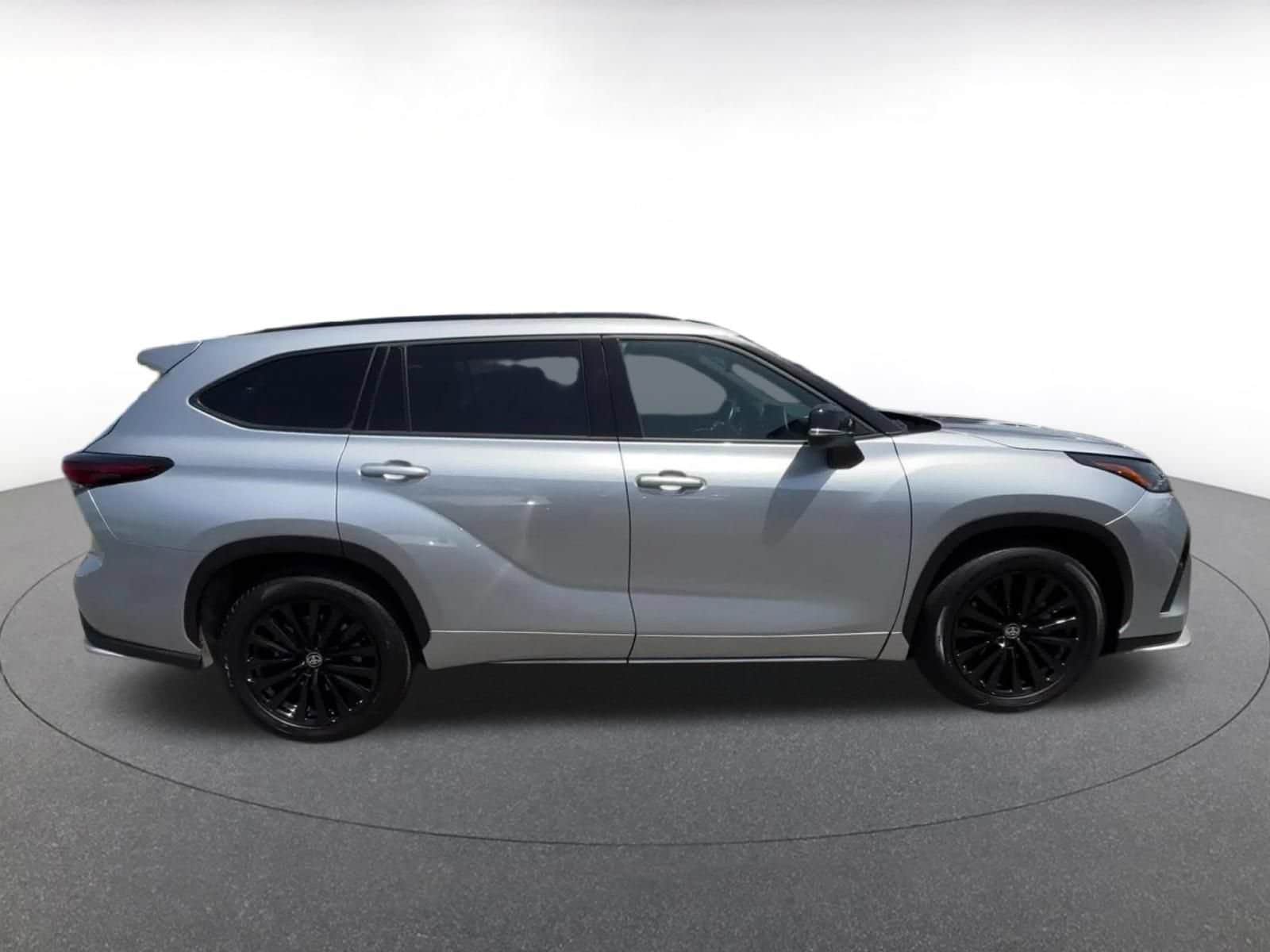 Thumbnail: 2025 Toyota Highlander - 13
