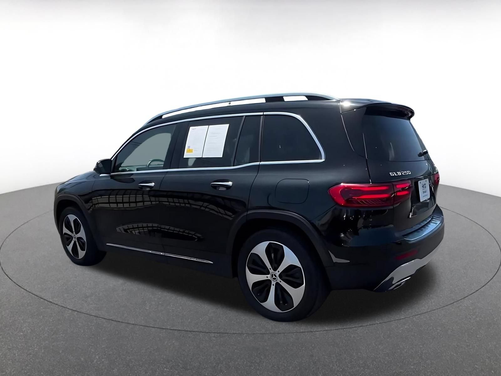Thumbnail: 2025 Mercedes-Benz GLB - 10
