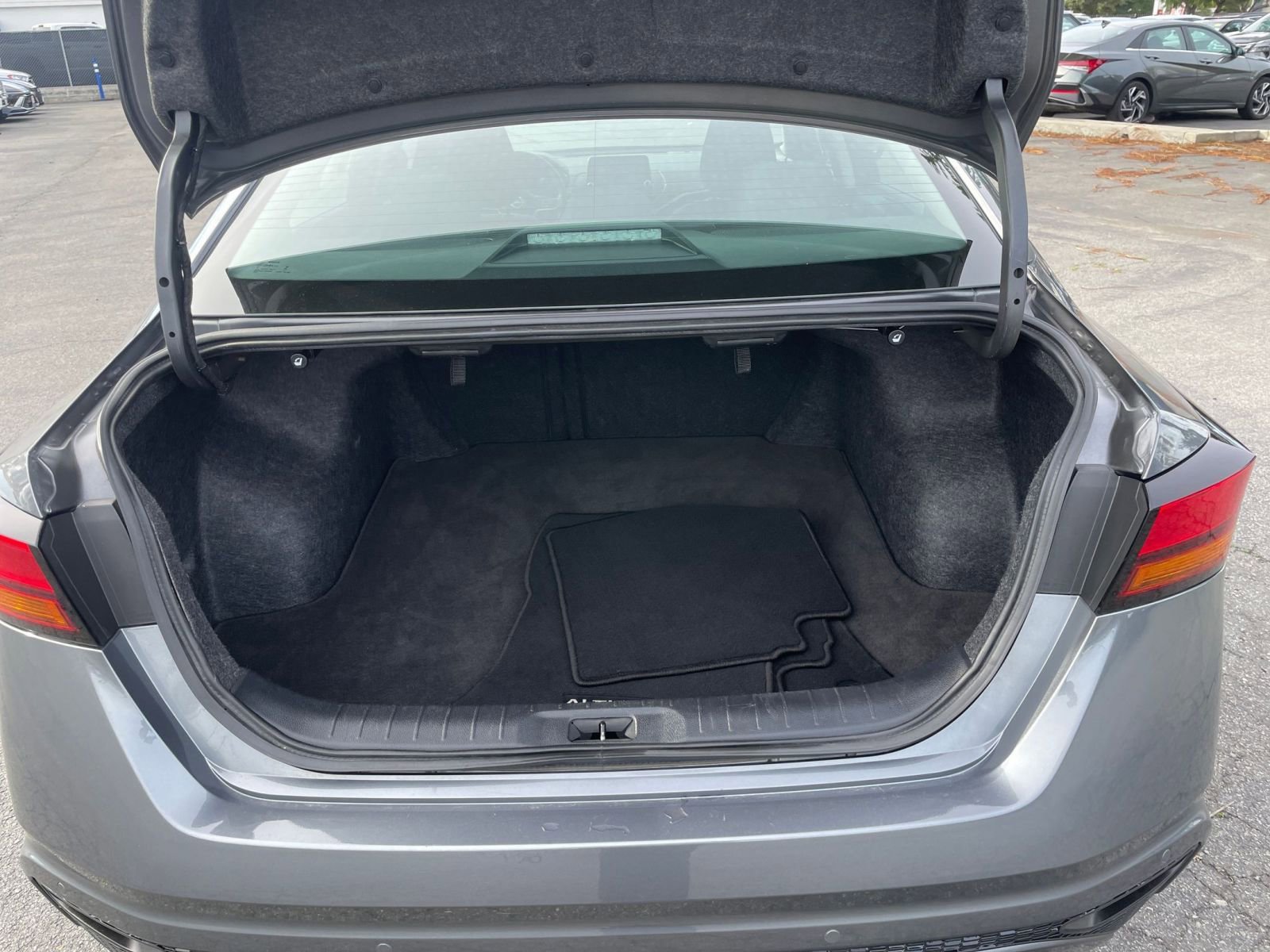 Thumbnail: 2025 Nissan Altima - 32