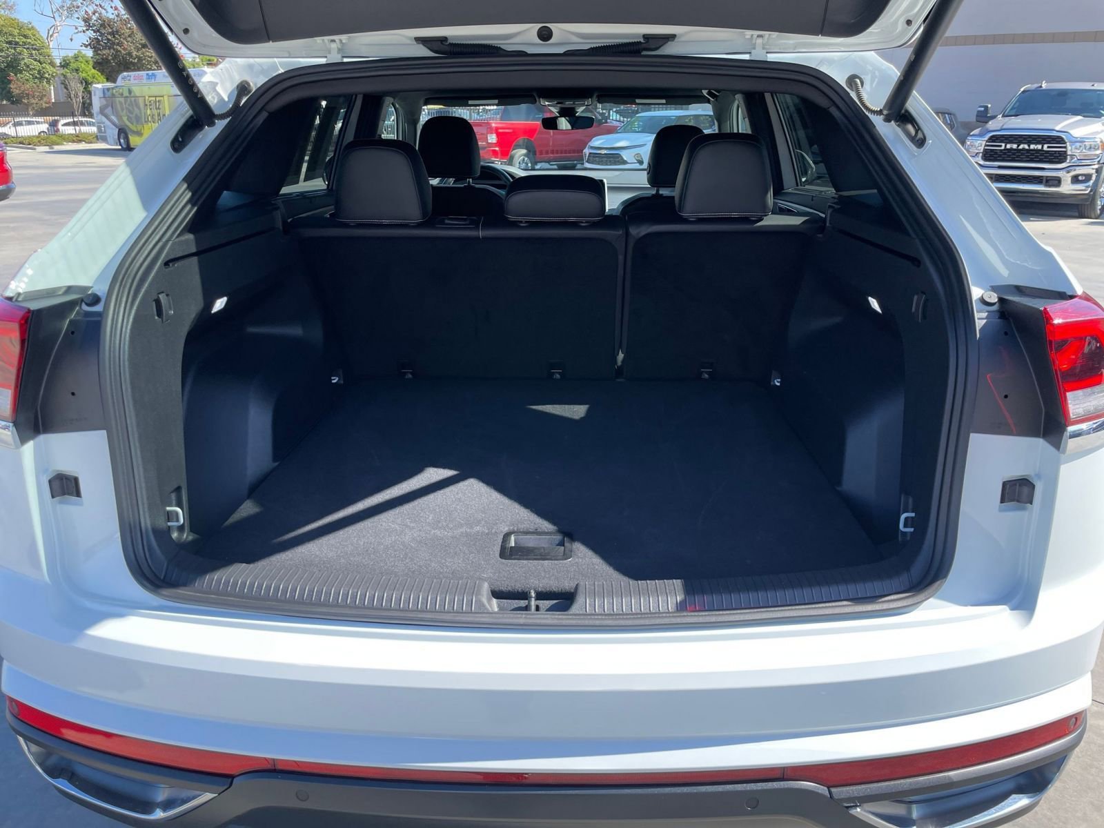 Thumbnail: 2025 Volkswagen Atlas - 31