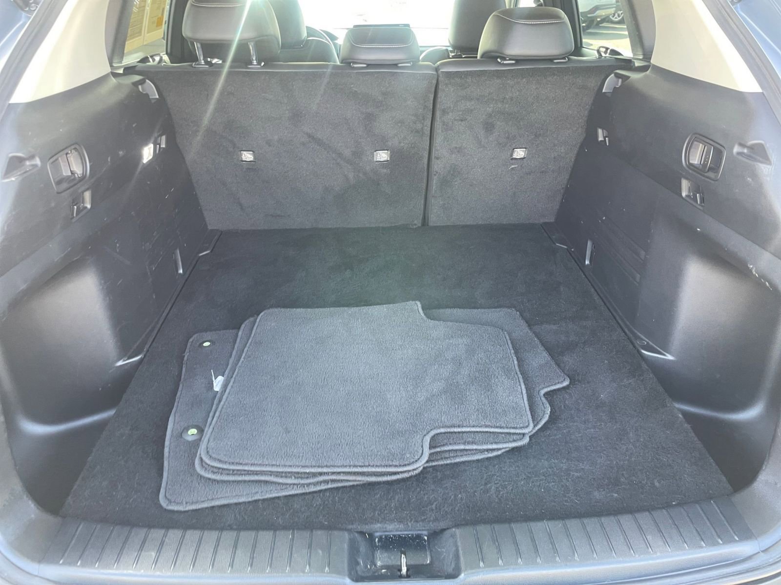 Thumbnail: 2025 Mazda CX-50 - 33