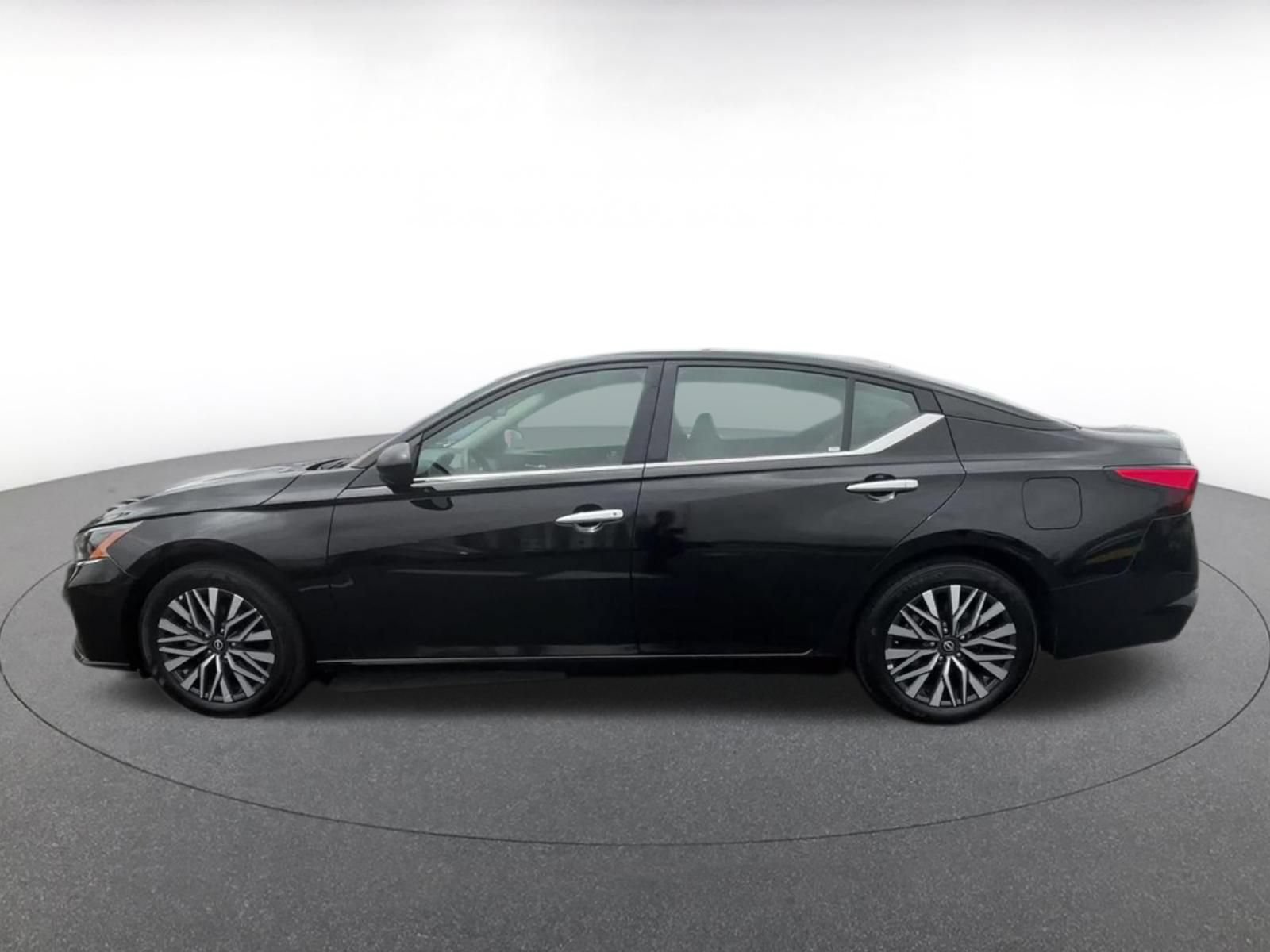 Thumbnail: 2025 Nissan Altima - 10
