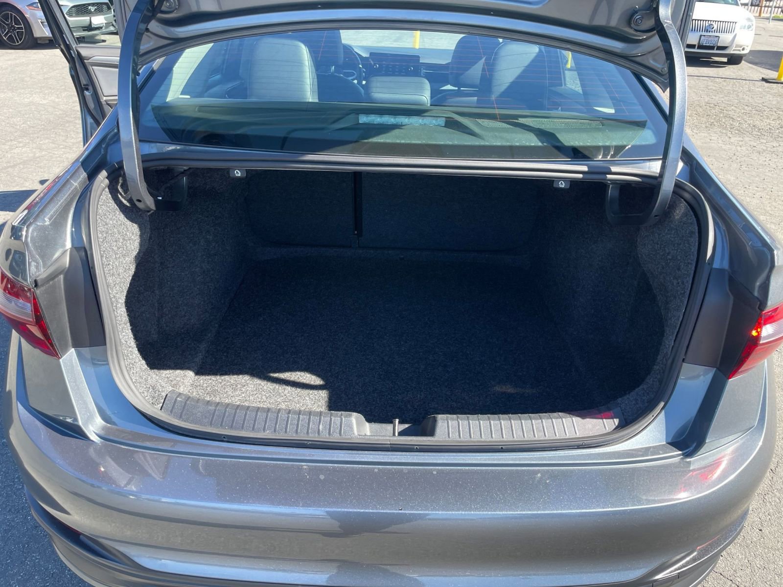 Thumbnail: 2025 Volkswagen Jetta - 31