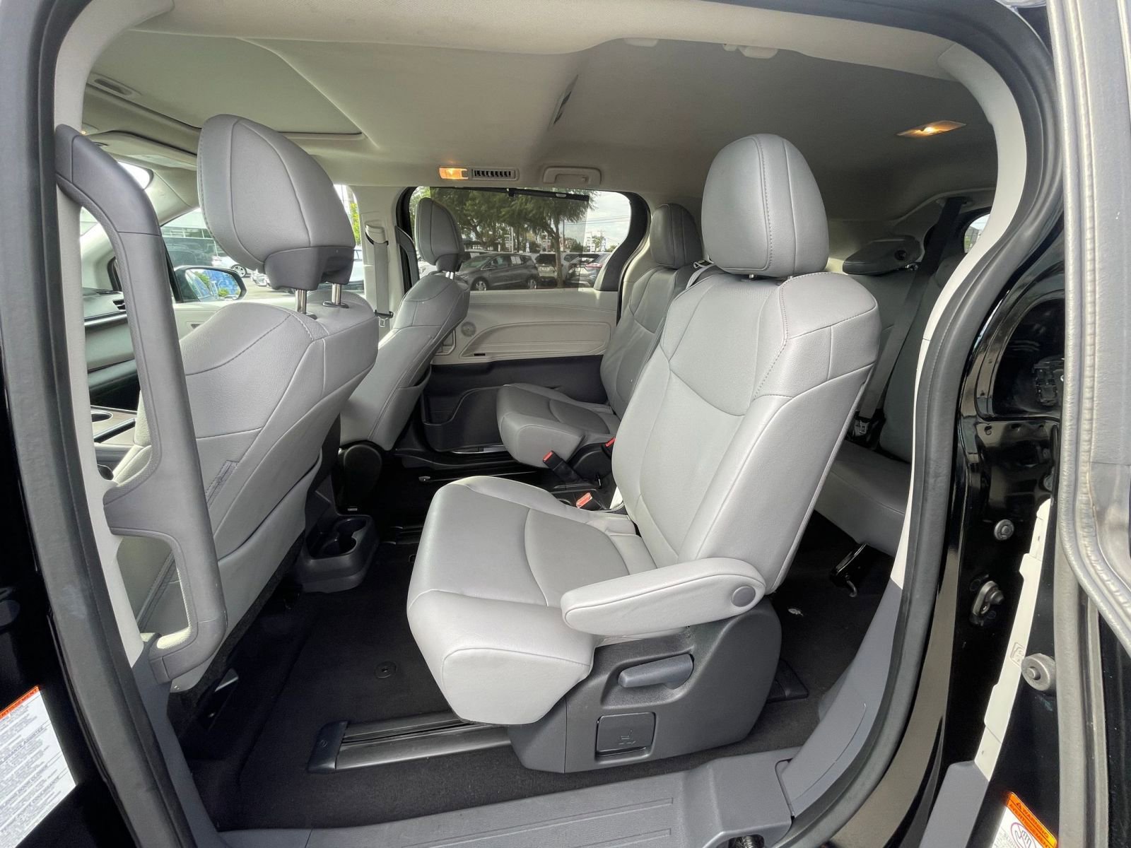 Thumbnail: 2024 Toyota Sienna - 25