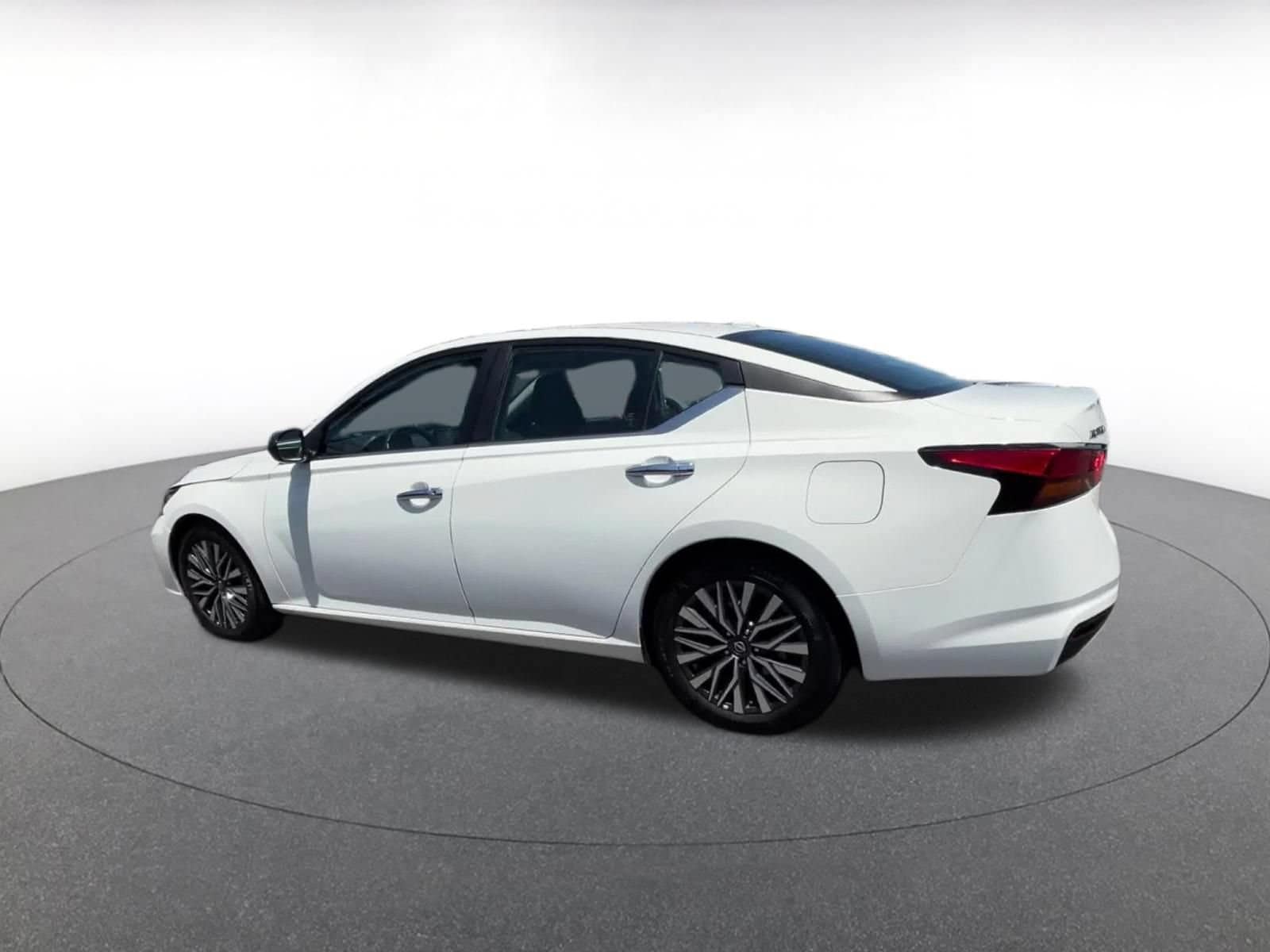 Thumbnail: 2025 Nissan Altima - 8