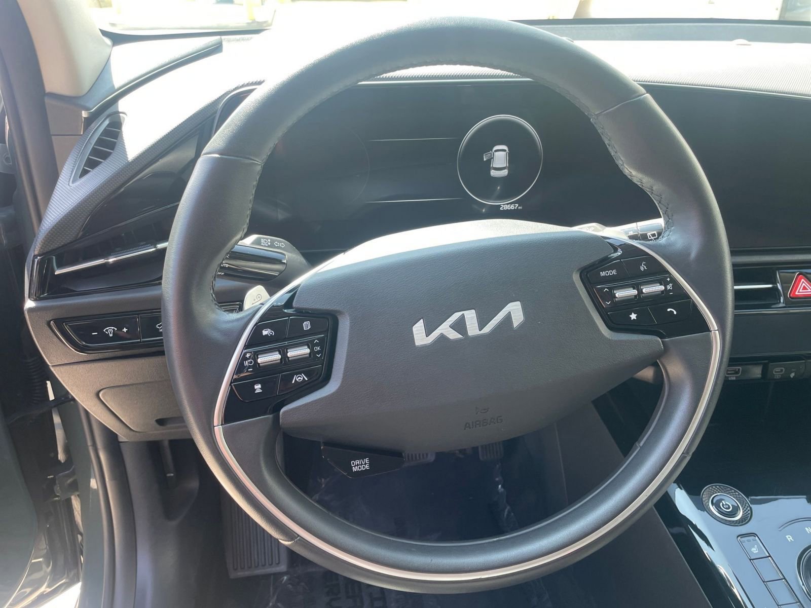 Thumbnail: 2023 Kia Niro - 32