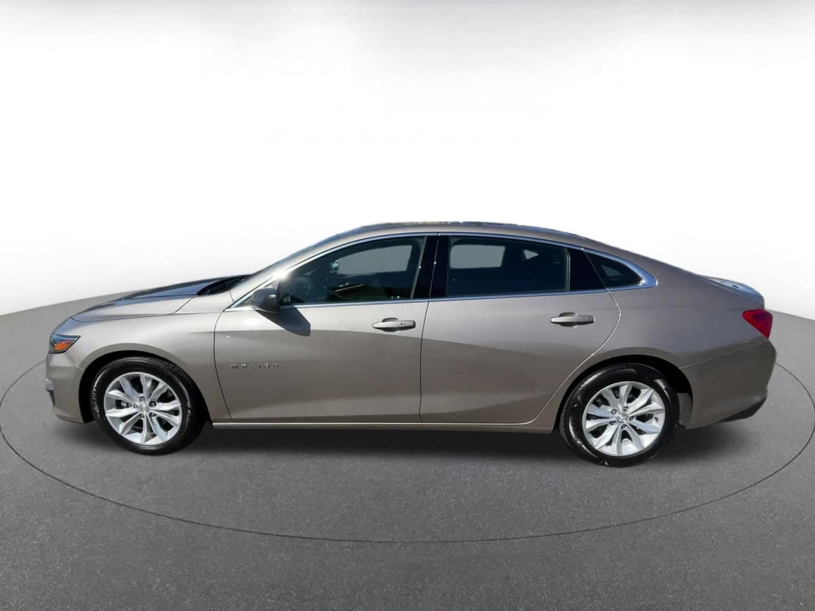 Thumbnail: 2023 Chevrolet Malibu - 9