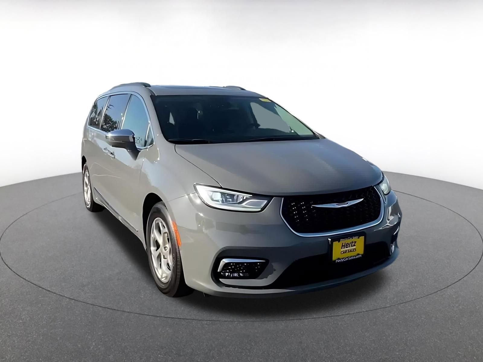 Thumbnail: 2022 Chrysler Pacifica - 3