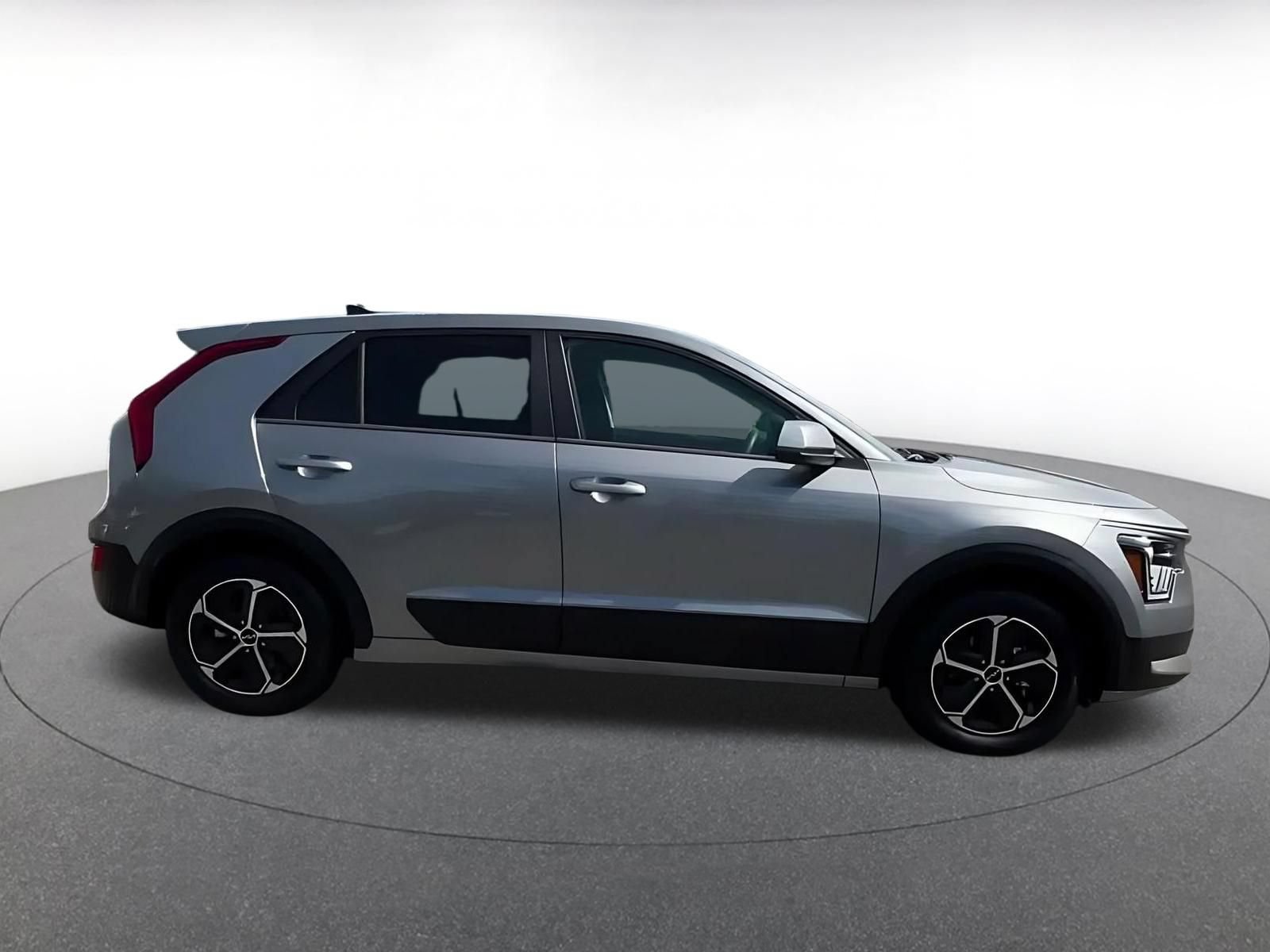 Thumbnail: 2026 Kia Niro - 16