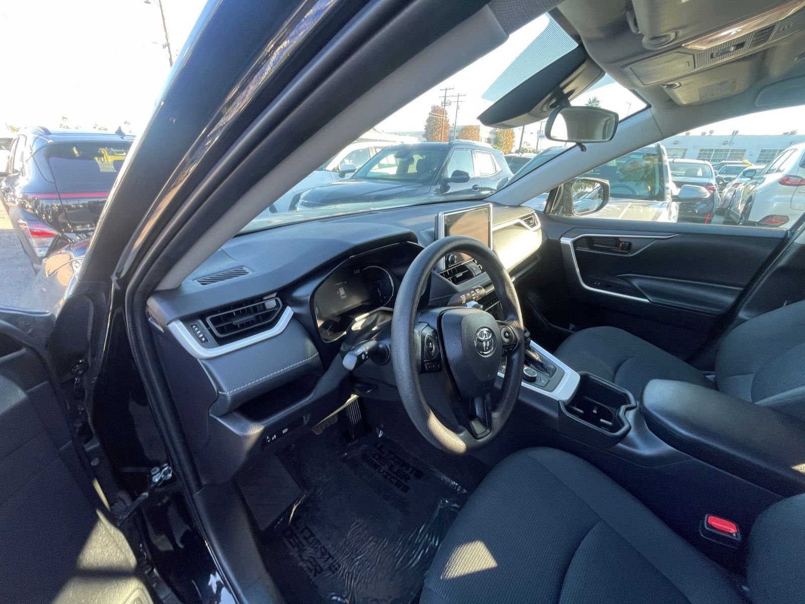 Thumbnail: 2025 Toyota RAV4 - 34