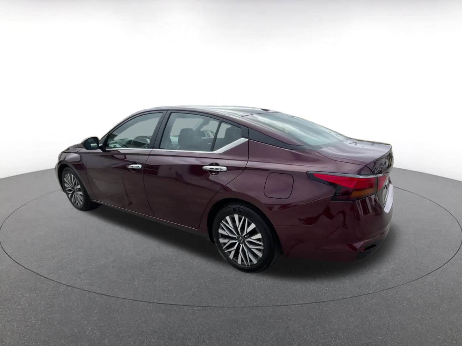 Thumbnail: 2024 Nissan Altima - 10