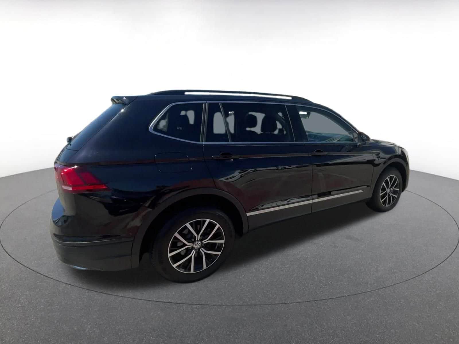 Thumbnail: 2021 Volkswagen Tiguan - 15