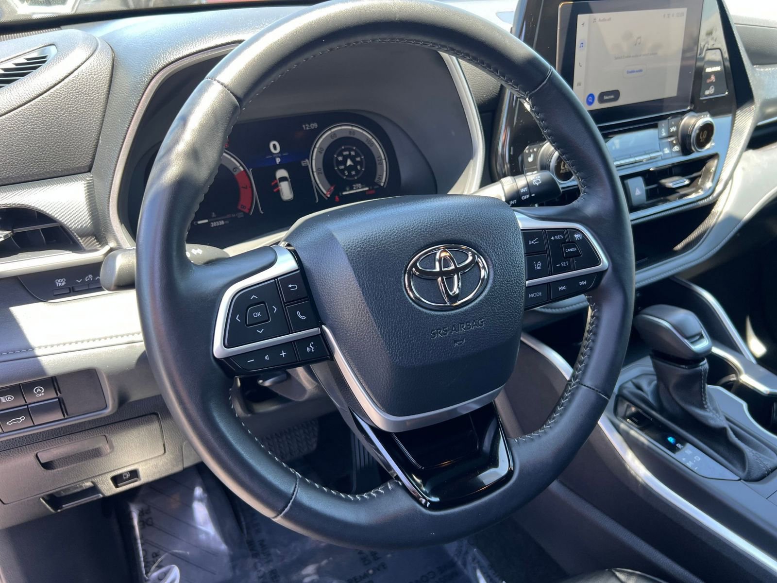 Thumbnail: 2025 Toyota Highlander - 31