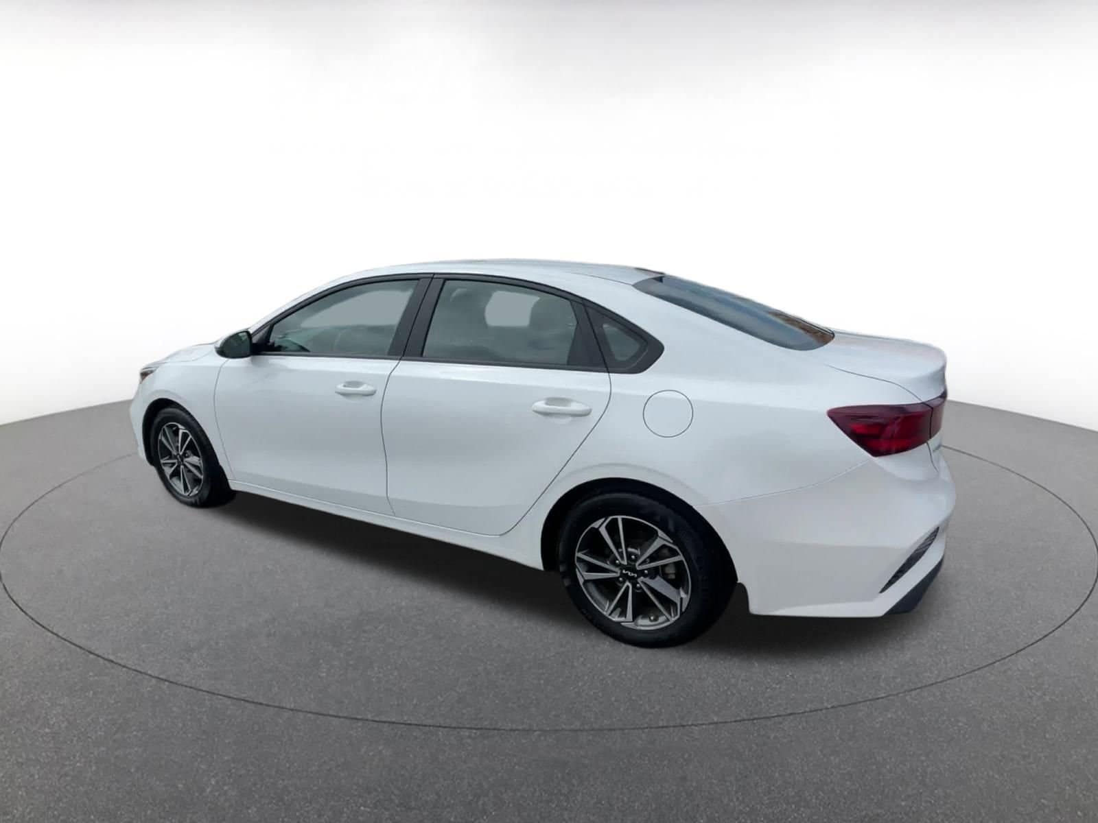 Thumbnail: 2023 Kia Forte - 10