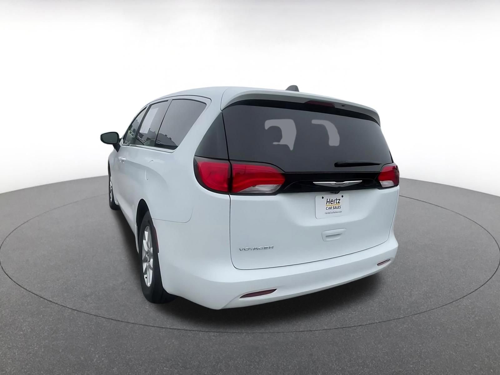 Thumbnail: 2023 Chrysler Voyager - 11