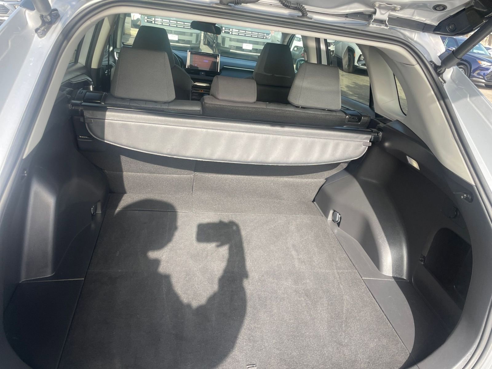 Thumbnail: 2025 Toyota RAV4 - 31