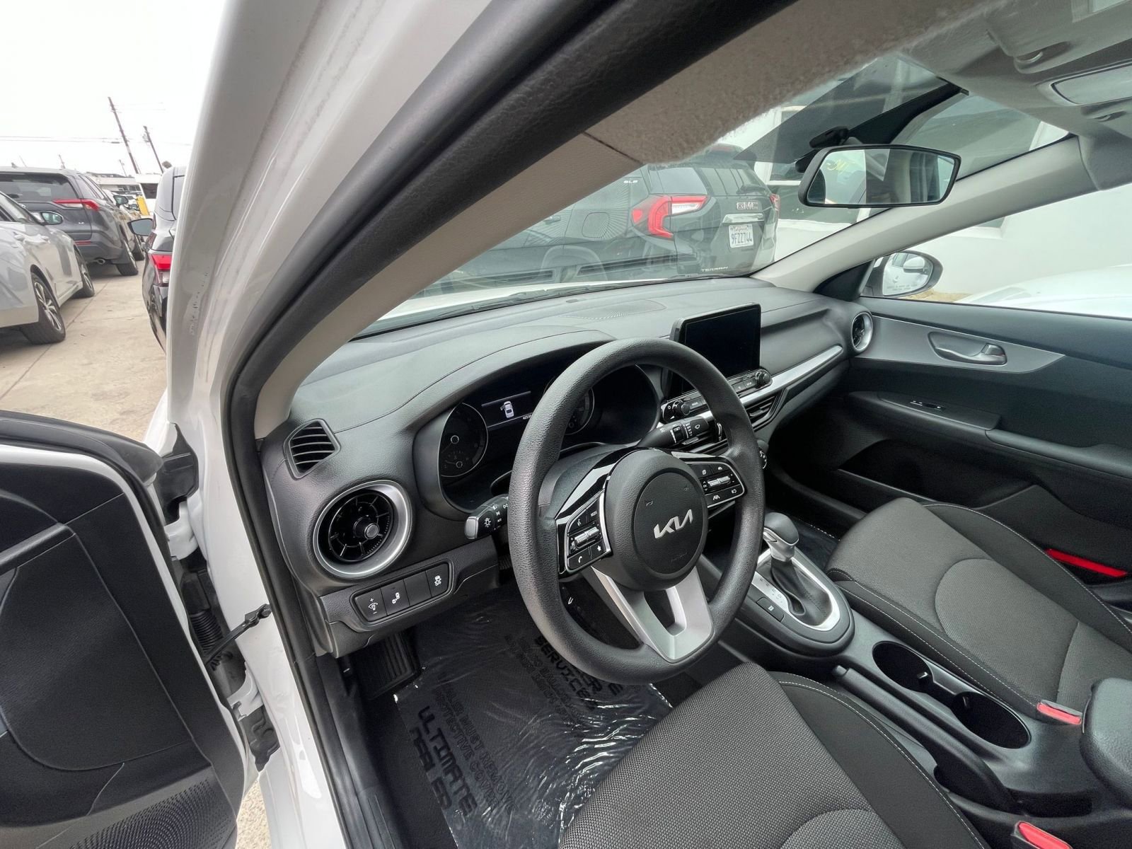 Thumbnail: 2023 Kia Forte - 34