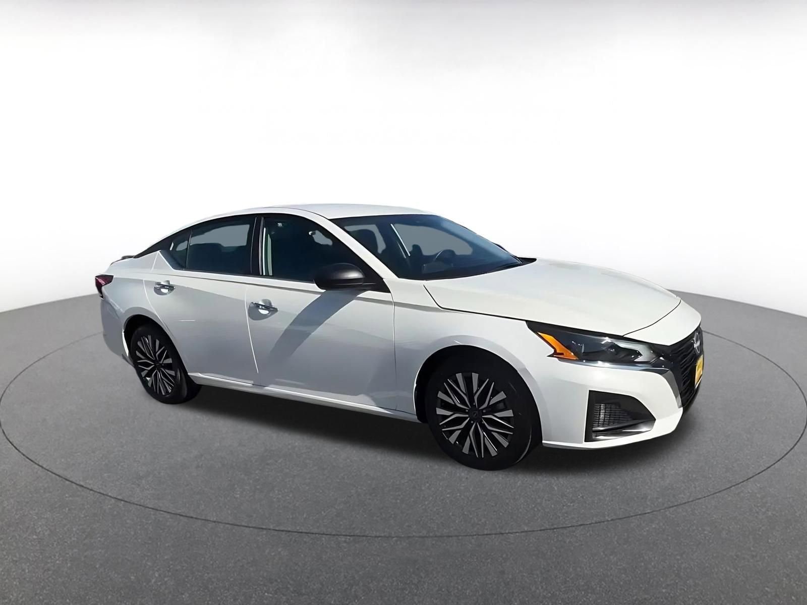 Thumbnail: 2025 Nissan Altima - 2