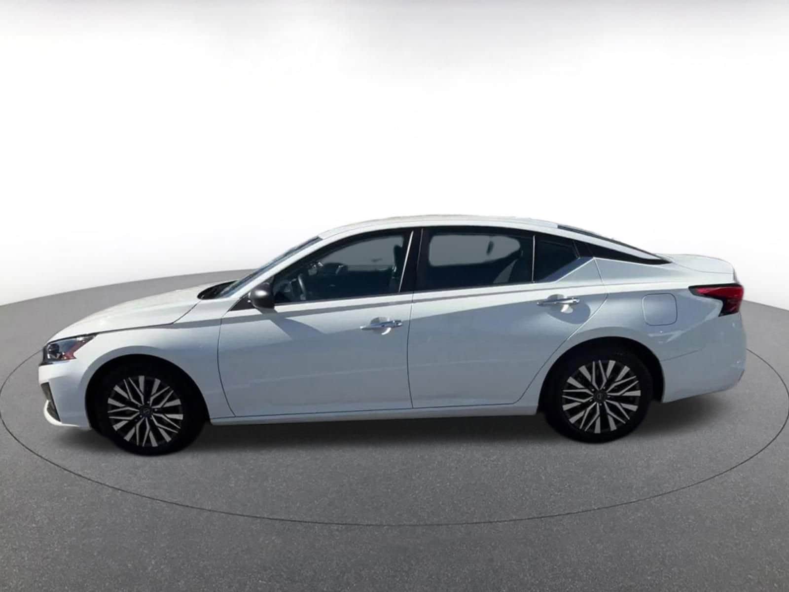 Thumbnail: 2025 Nissan Altima - 10