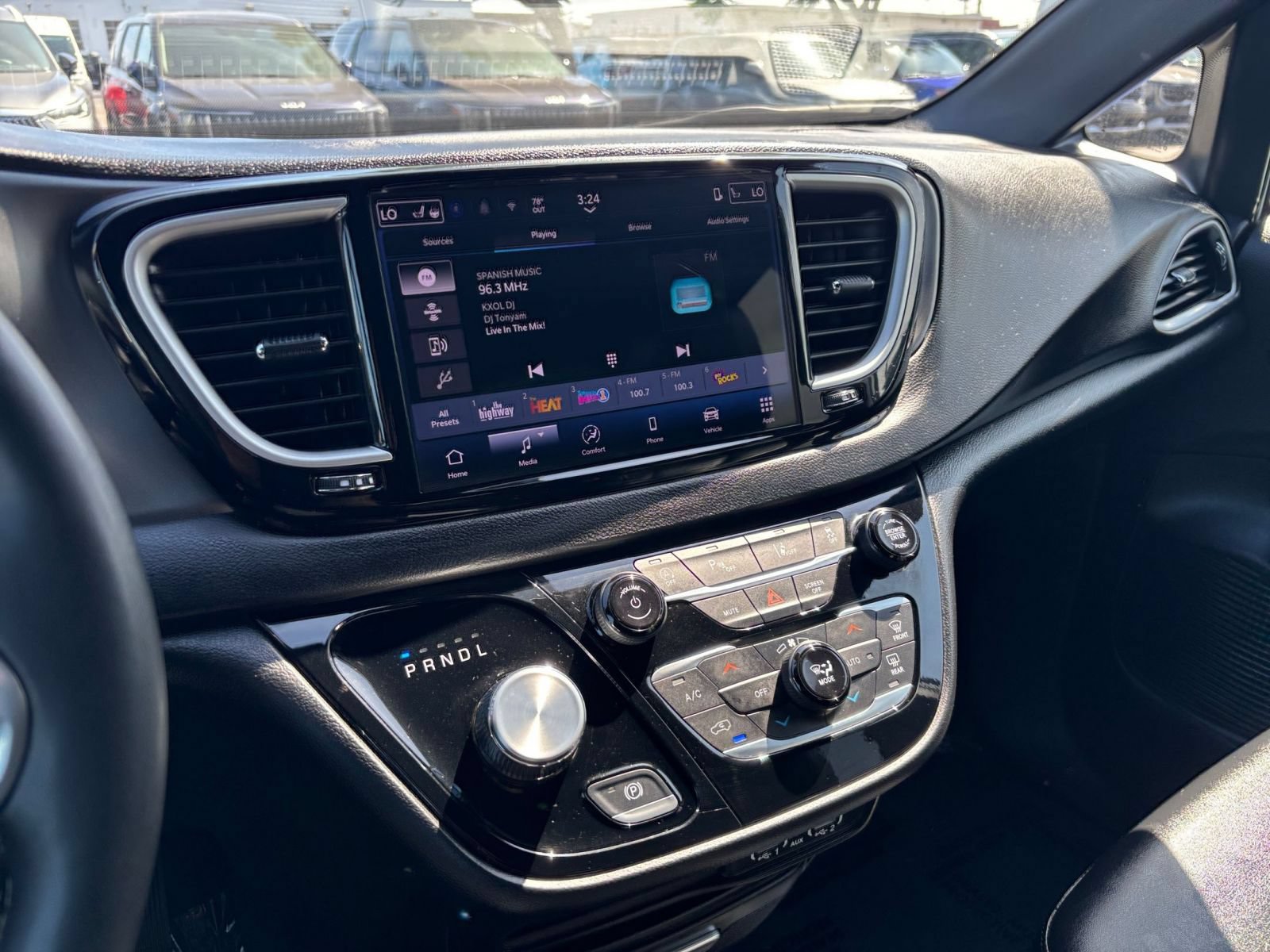 Thumbnail: 2025 Chrysler Pacifica - 19