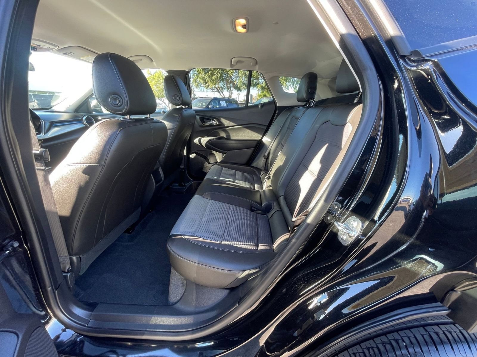 Thumbnail: 2025 Chevrolet Trax - 25