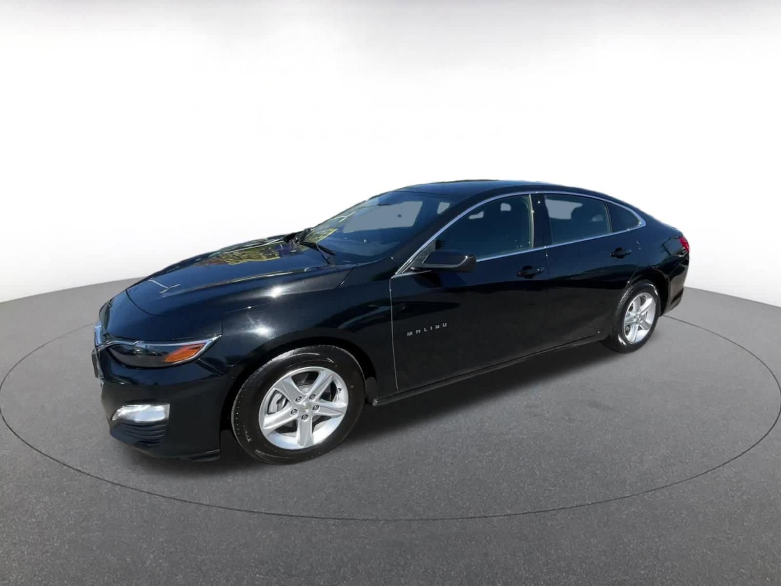 Thumbnail: 2023 Chevrolet Malibu - 8