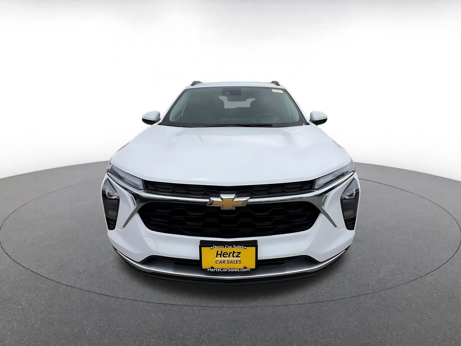 Thumbnail: 2025 Chevrolet Trax - 3
