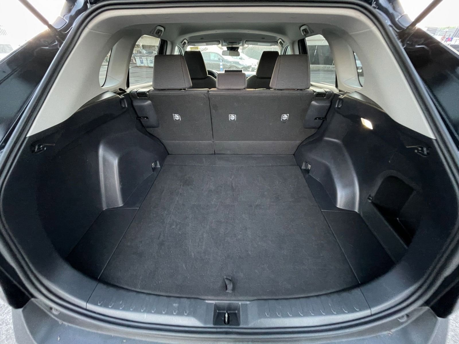 Thumbnail: 2025 Toyota RAV4 - 31