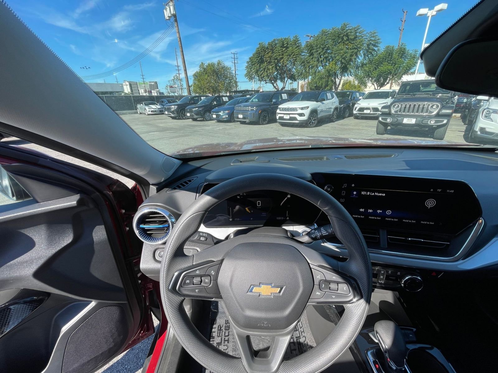 Thumbnail: 2025 Chevrolet Trax - 34