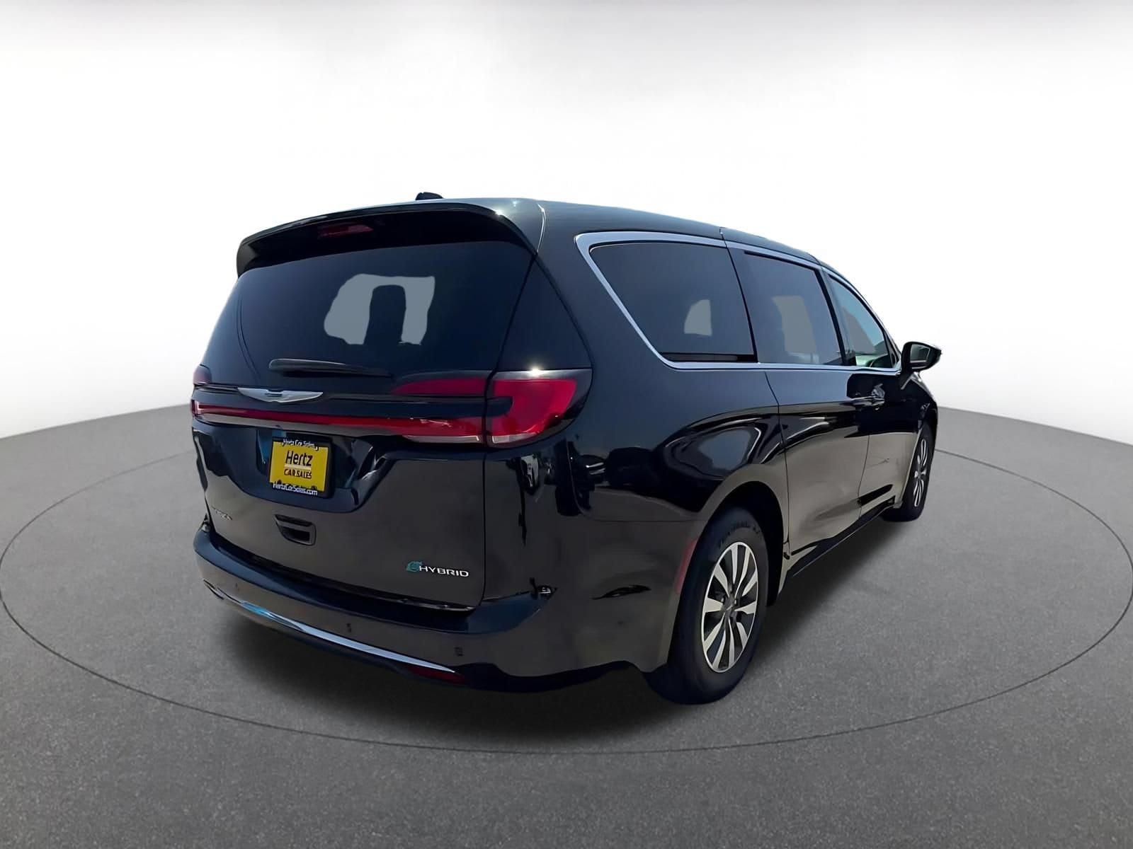 Thumbnail: 2023 Chrysler Pacifica - 13