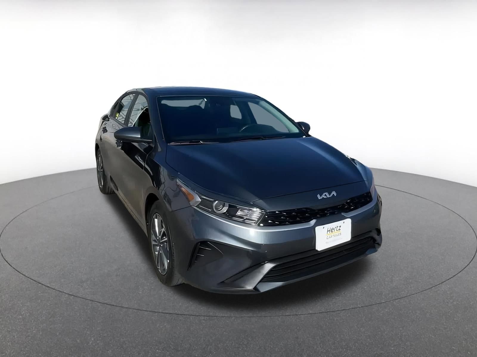 Thumbnail: 2024 Kia Forte - 3