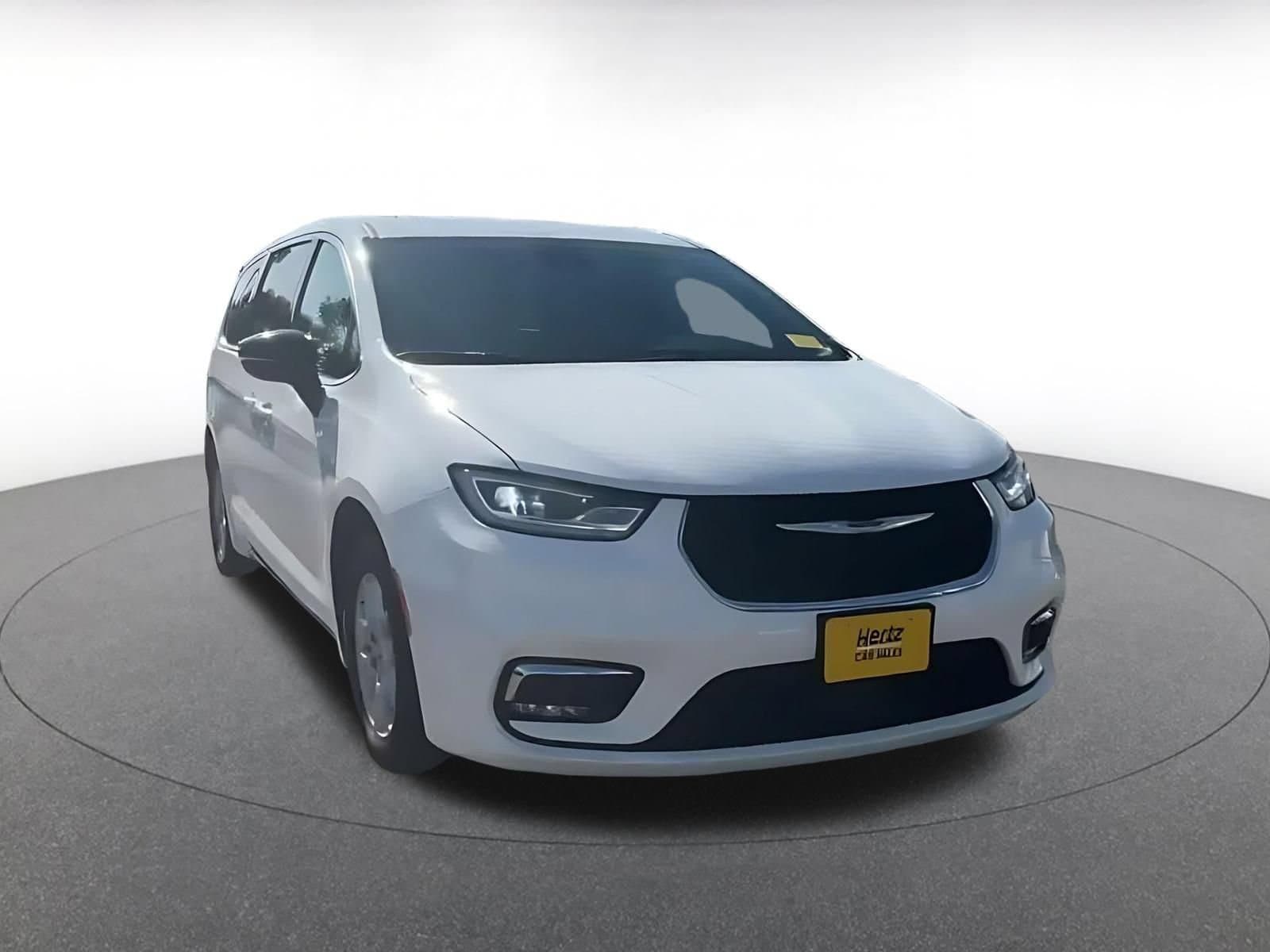 Thumbnail: 2025 Chrysler Pacifica - 3