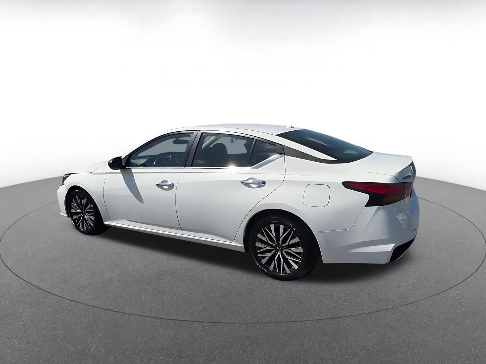 Thumbnail: 2025 Nissan Altima - 10