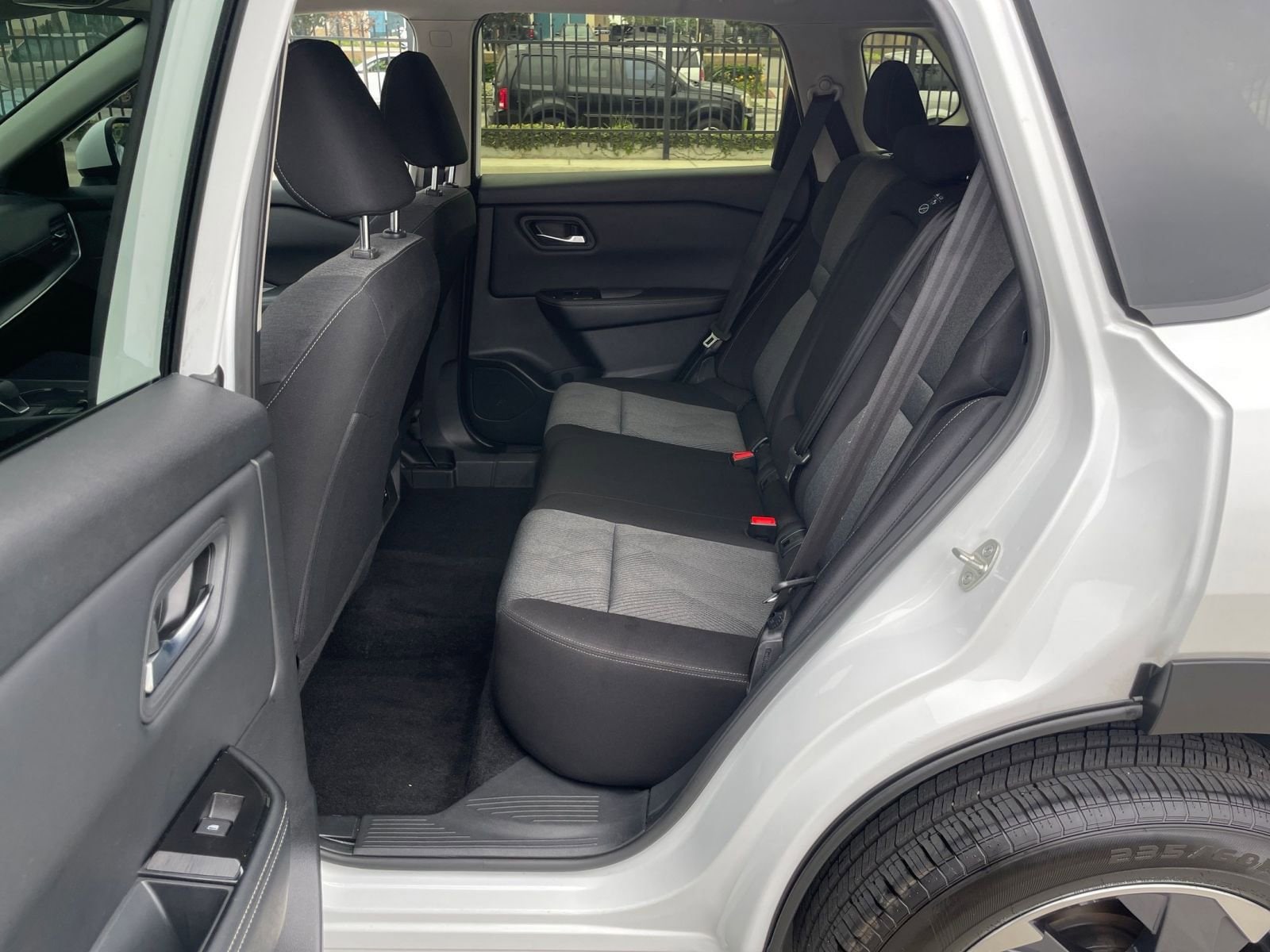 2024 Nissan Rogue SV 26
