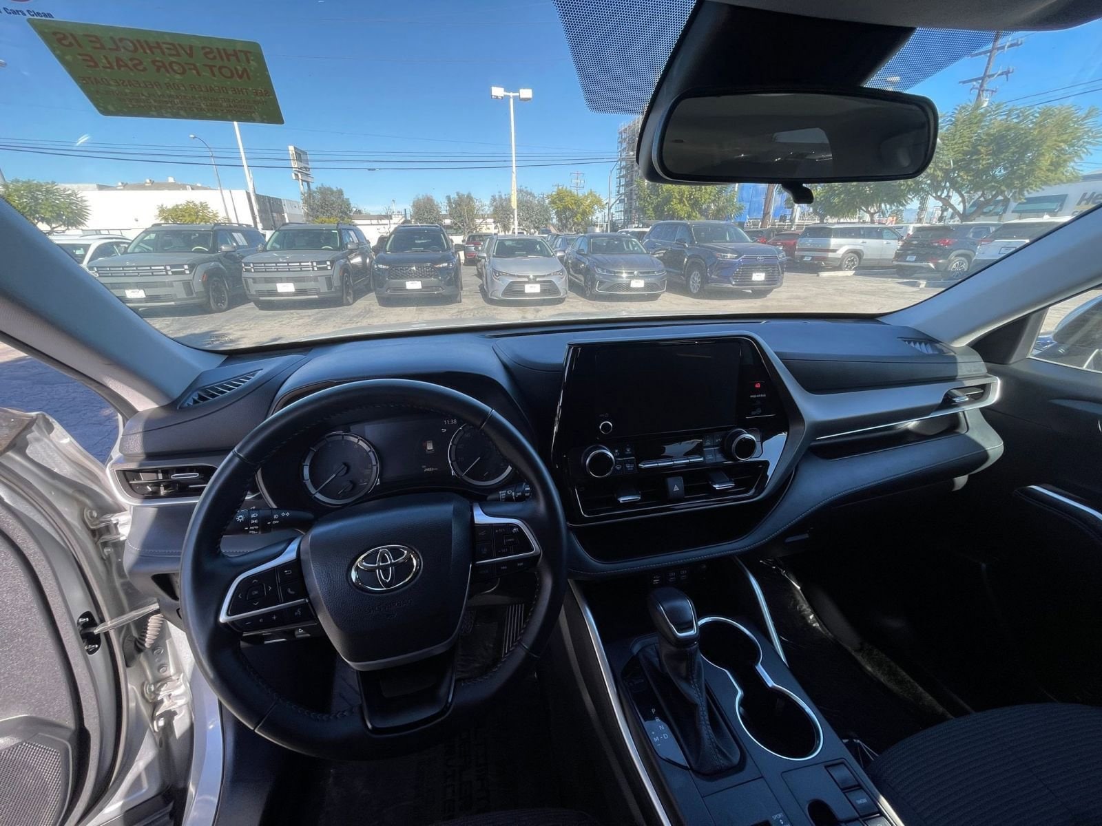 Thumbnail: 2025 Toyota Highlander - 33