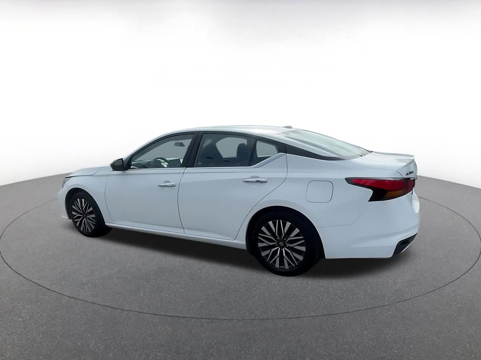 Thumbnail: 2025 Nissan Altima - 10