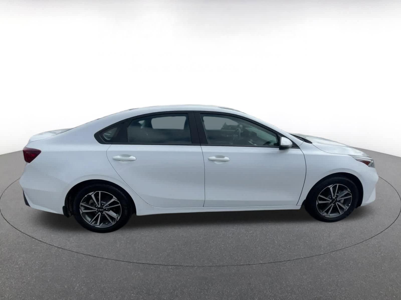 Thumbnail: 2023 Kia Forte - 16