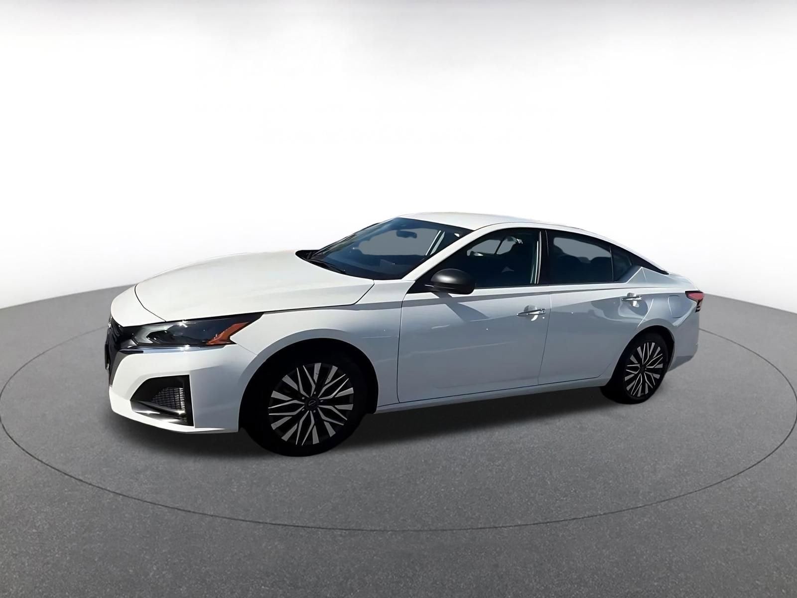 Thumbnail: 2025 Nissan Altima - 9