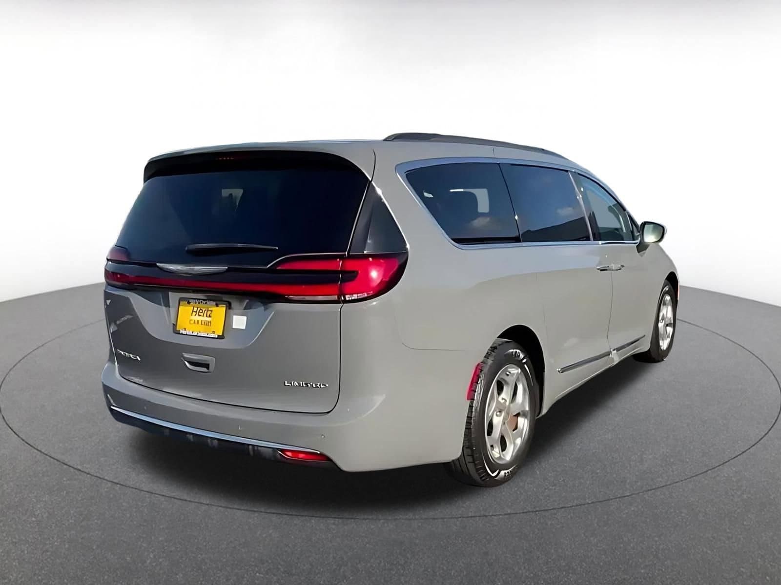 Thumbnail: 2022 Chrysler Pacifica - 15