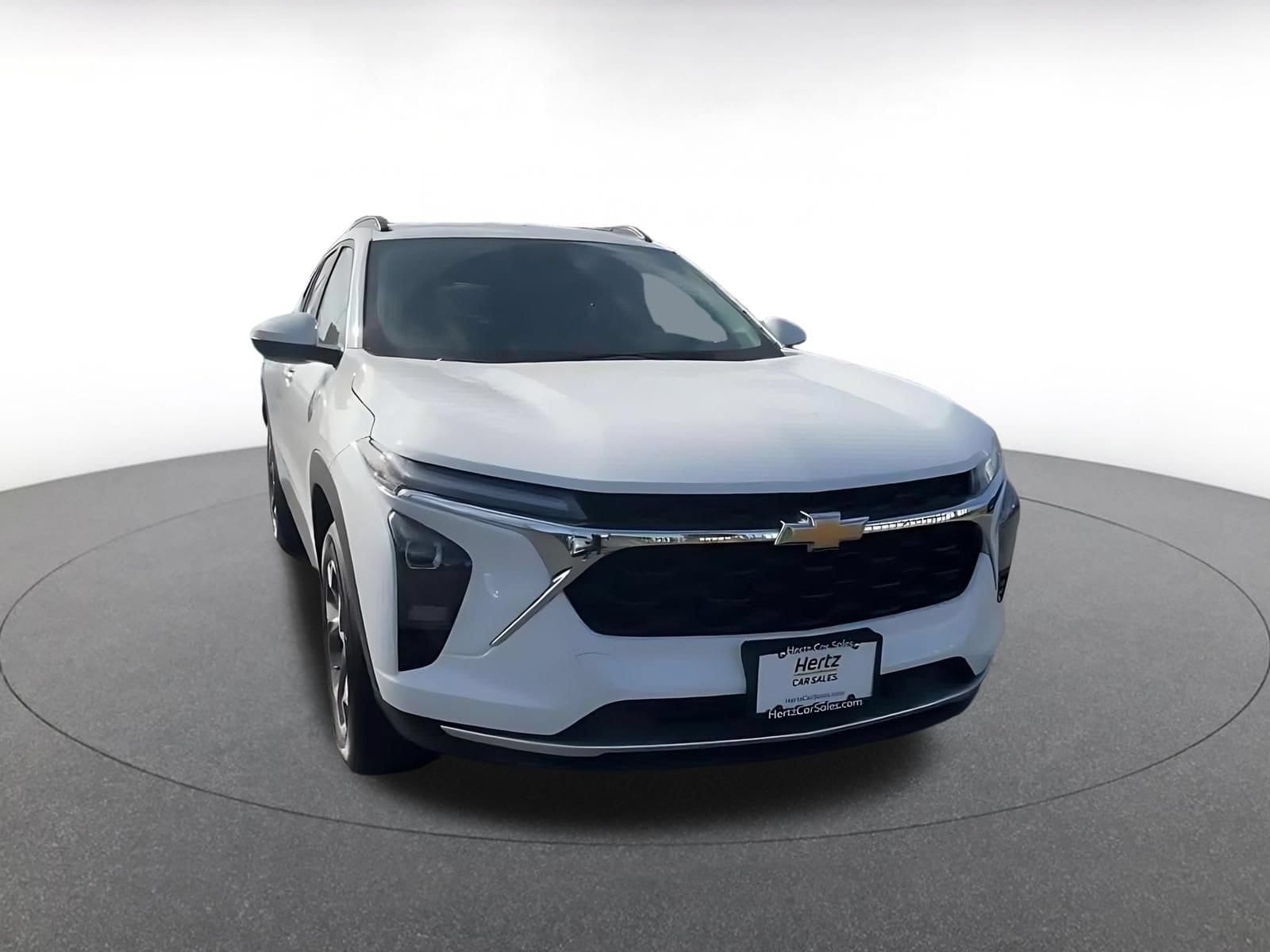 Thumbnail: 2025 Chevrolet Trax - 3