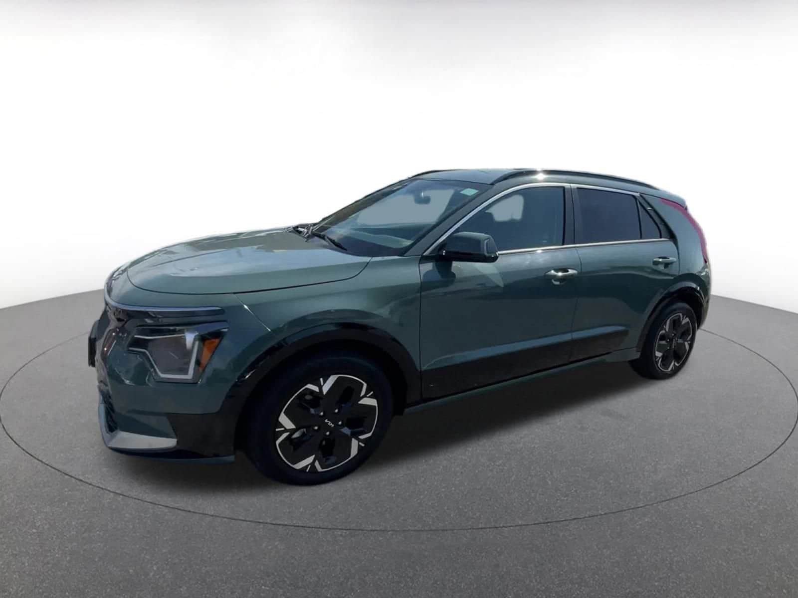 Thumbnail: 2023 Kia Niro - 8