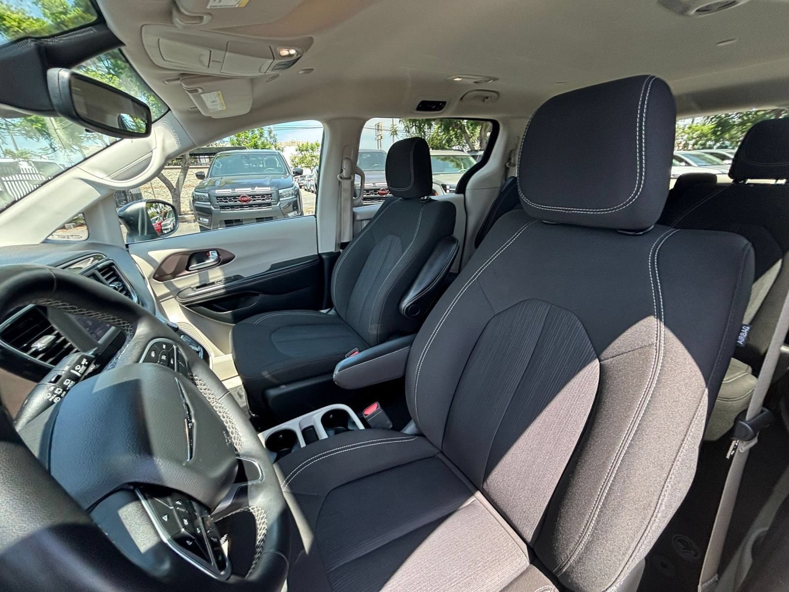 Thumbnail: 2024 Chrysler Voyager - 34