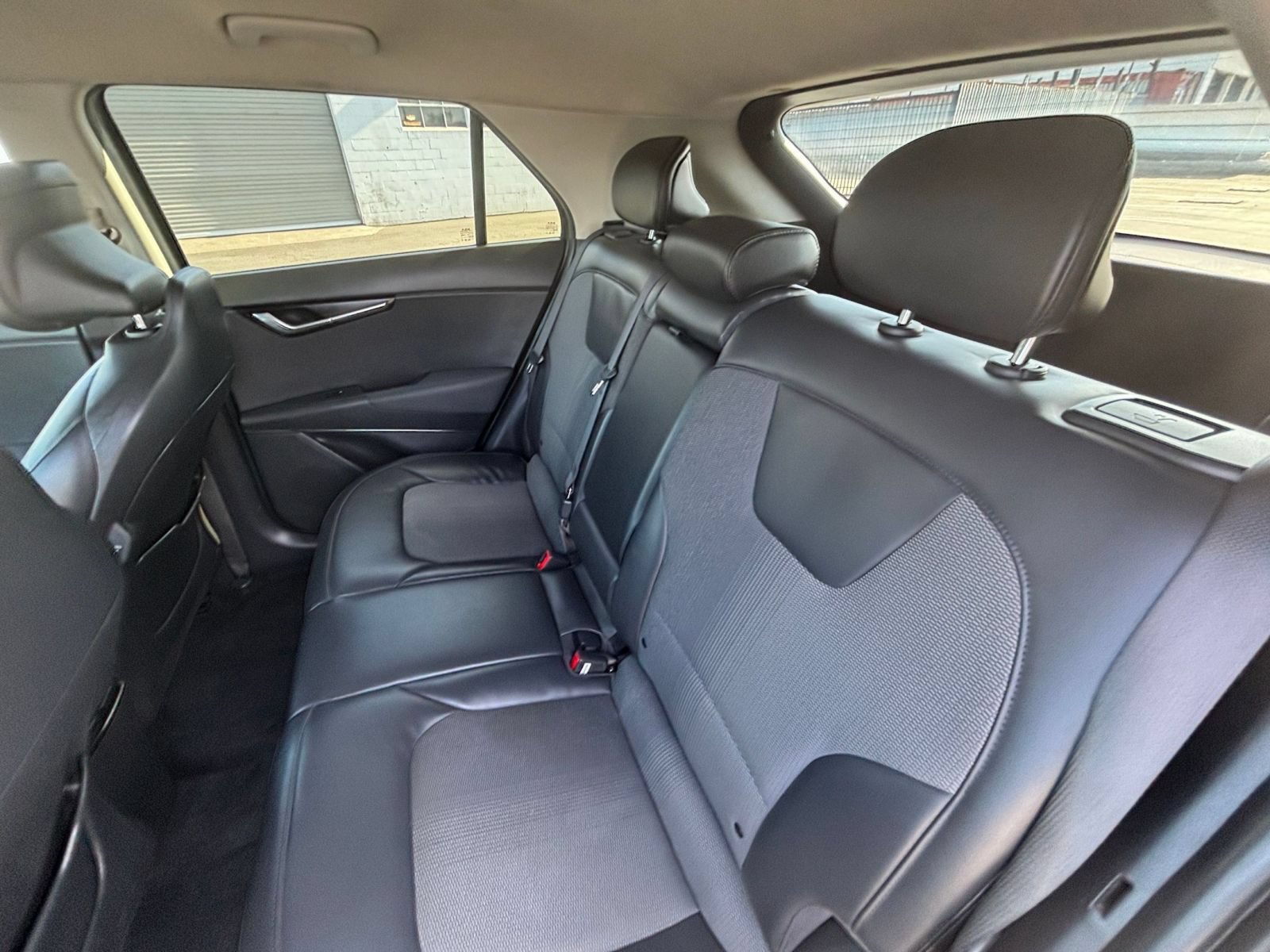 Thumbnail: 2023 Kia Niro - 32