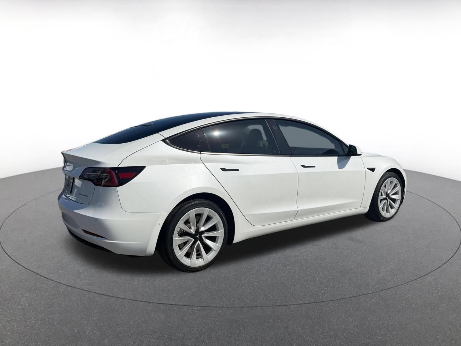Thumbnail: 2022 Tesla Model 3 - 7