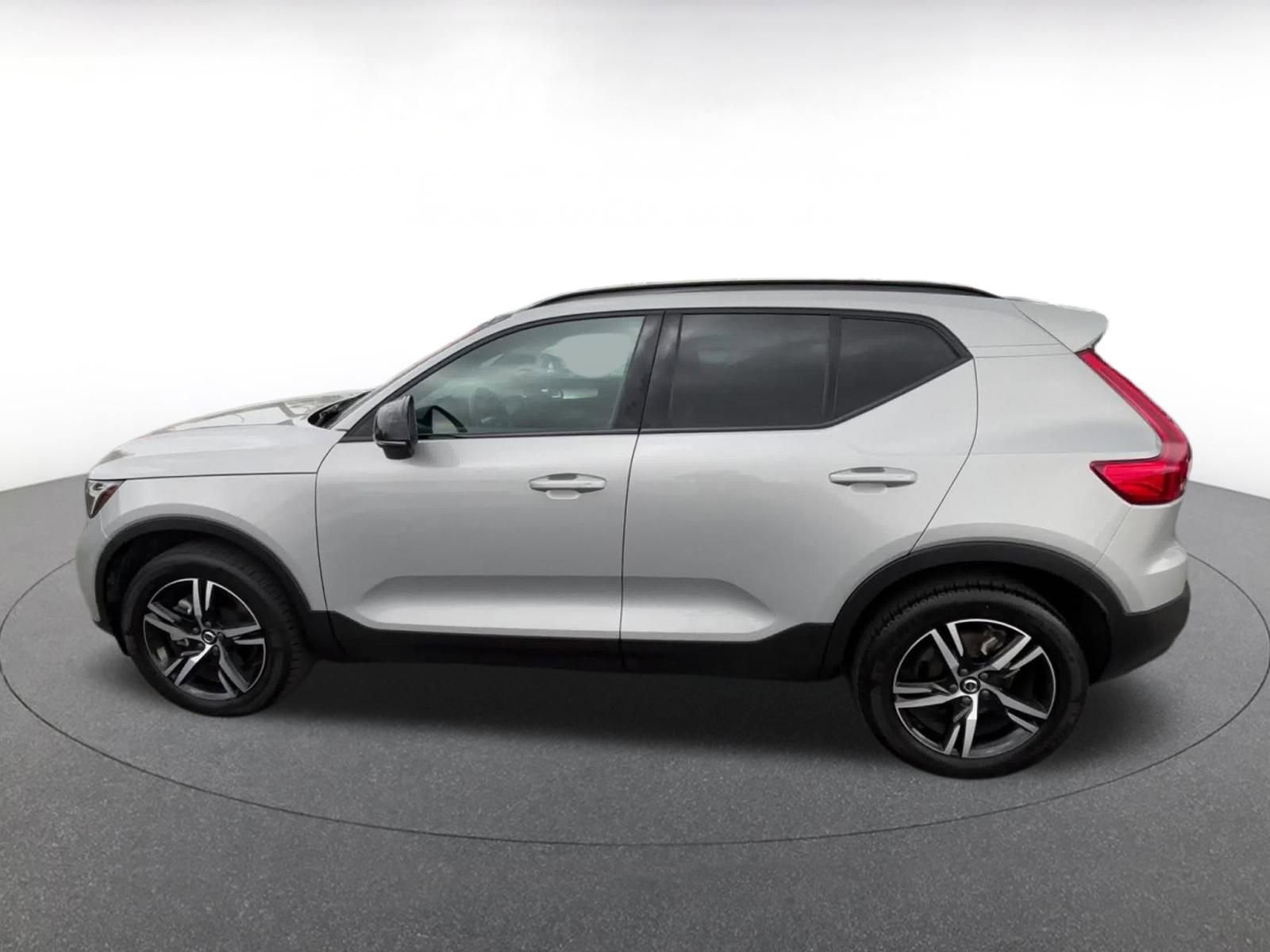 Thumbnail: 2024 Volvo XC40 - 9