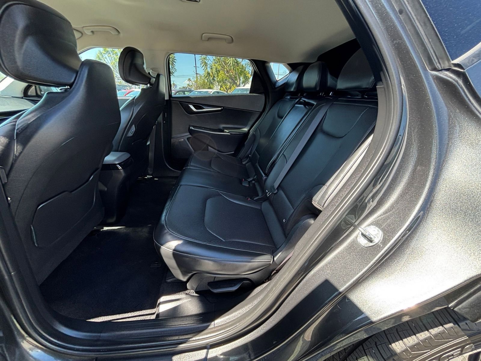 Thumbnail: 2023 Kia EV6 - 33