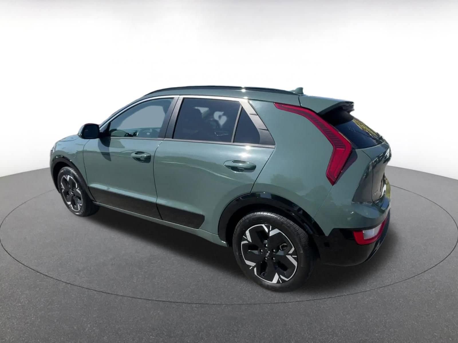 Thumbnail: 2023 Kia Niro - 10