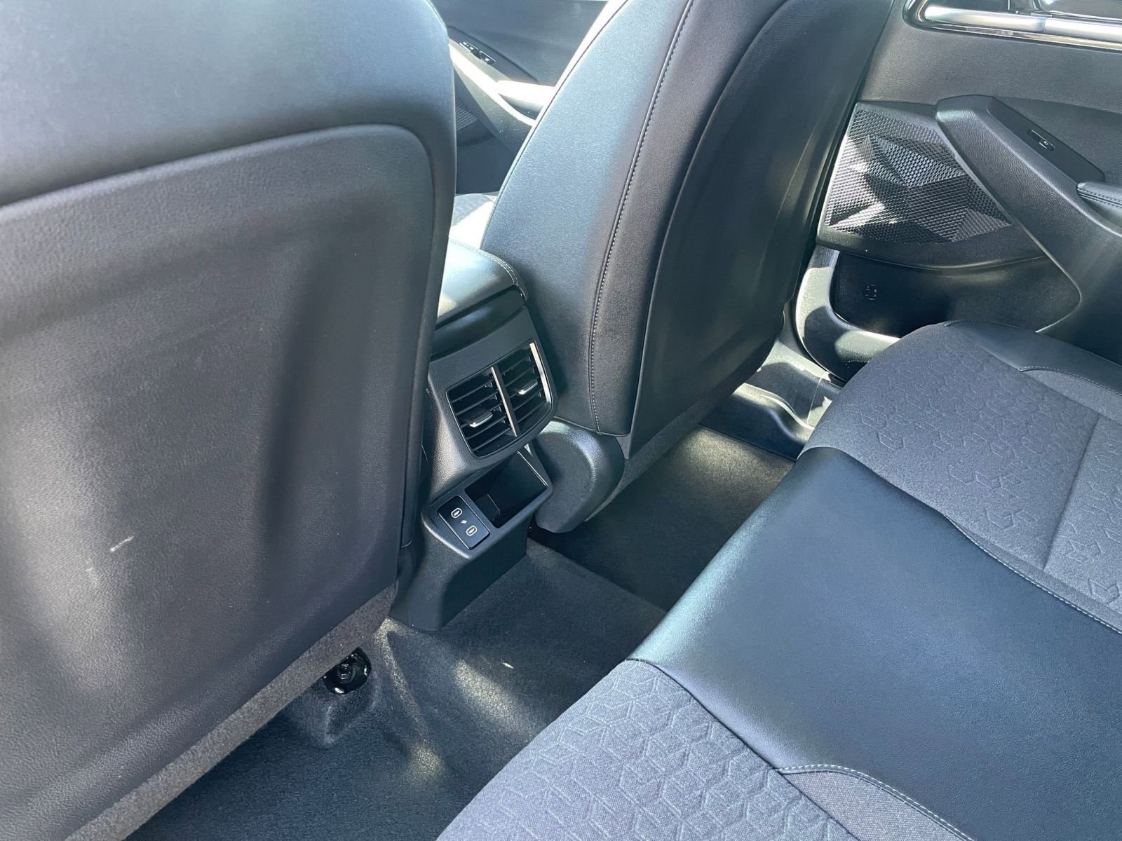 Thumbnail: 2025 Kia Seltos - 24