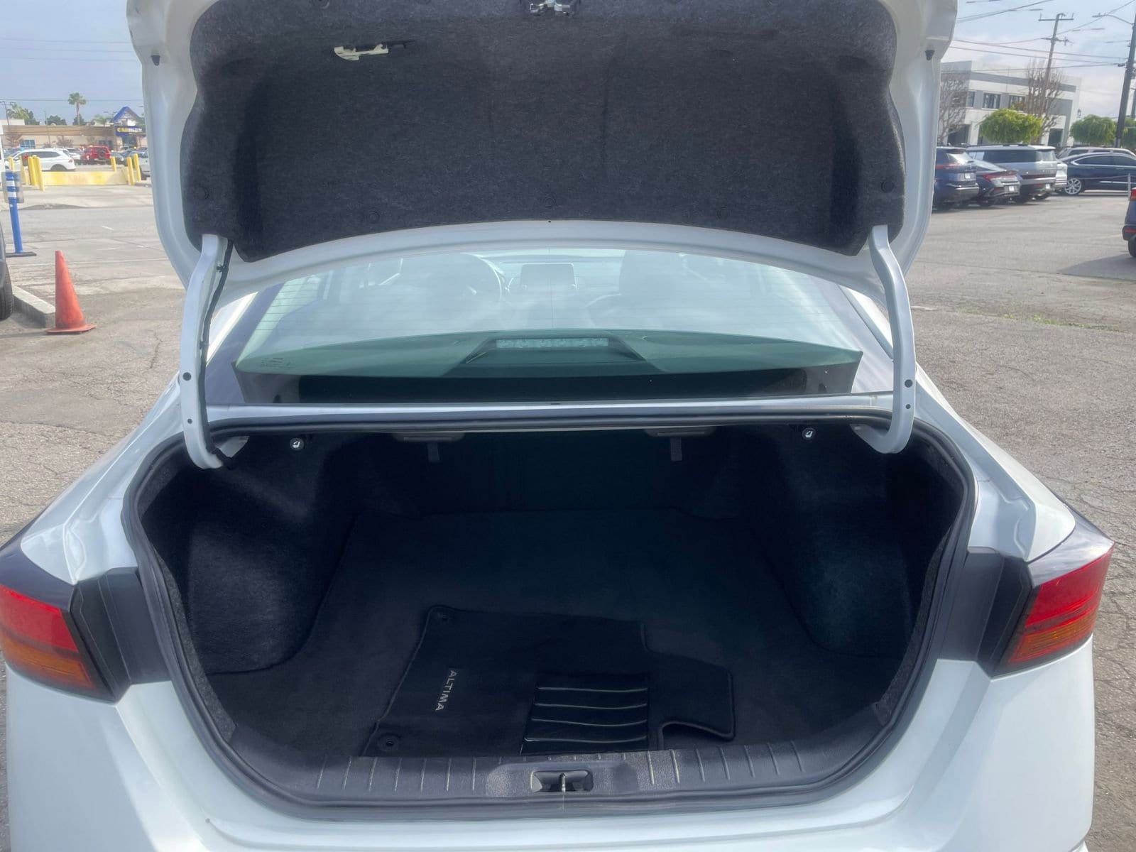 Thumbnail: 2025 Nissan Altima - 32